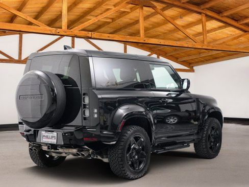 Used 2024 Land Rover Defender 90 V8 image 5
