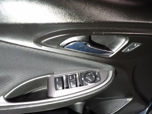 Used 2021 Chevrolet Malibu LS FWD image 8