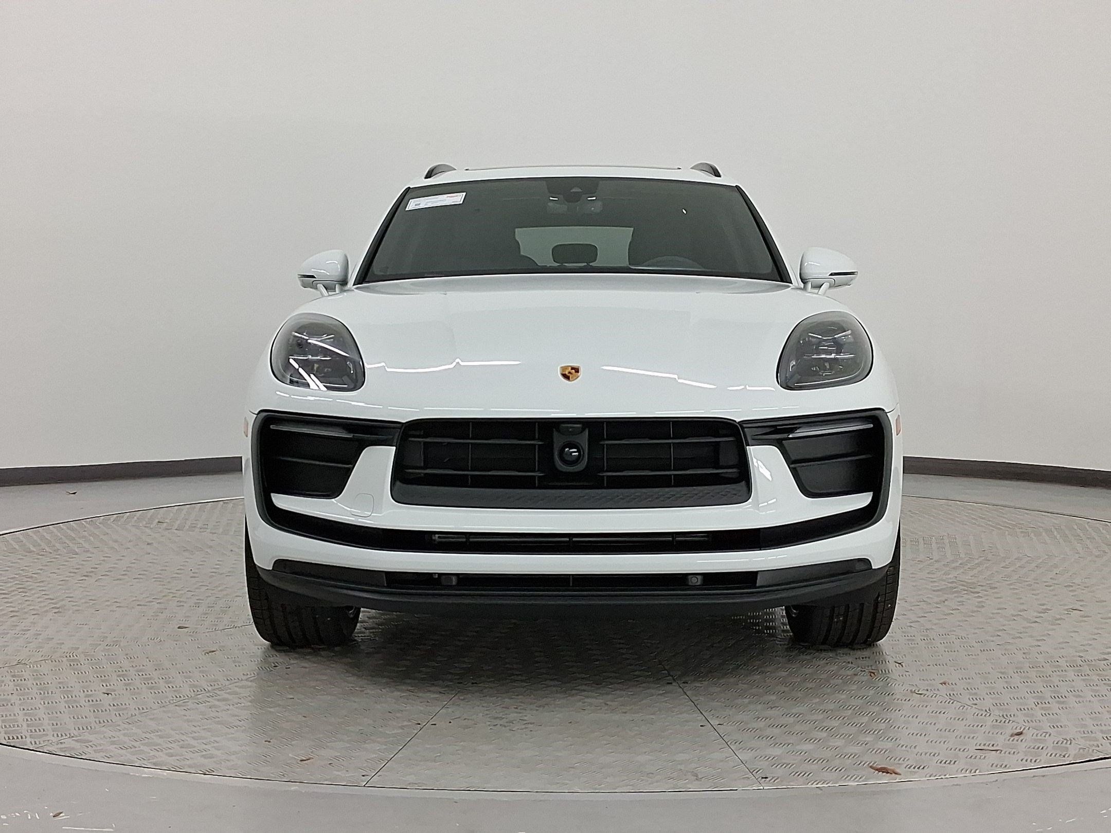 Used 2026 Porsche Macan AWD/4WD image 6