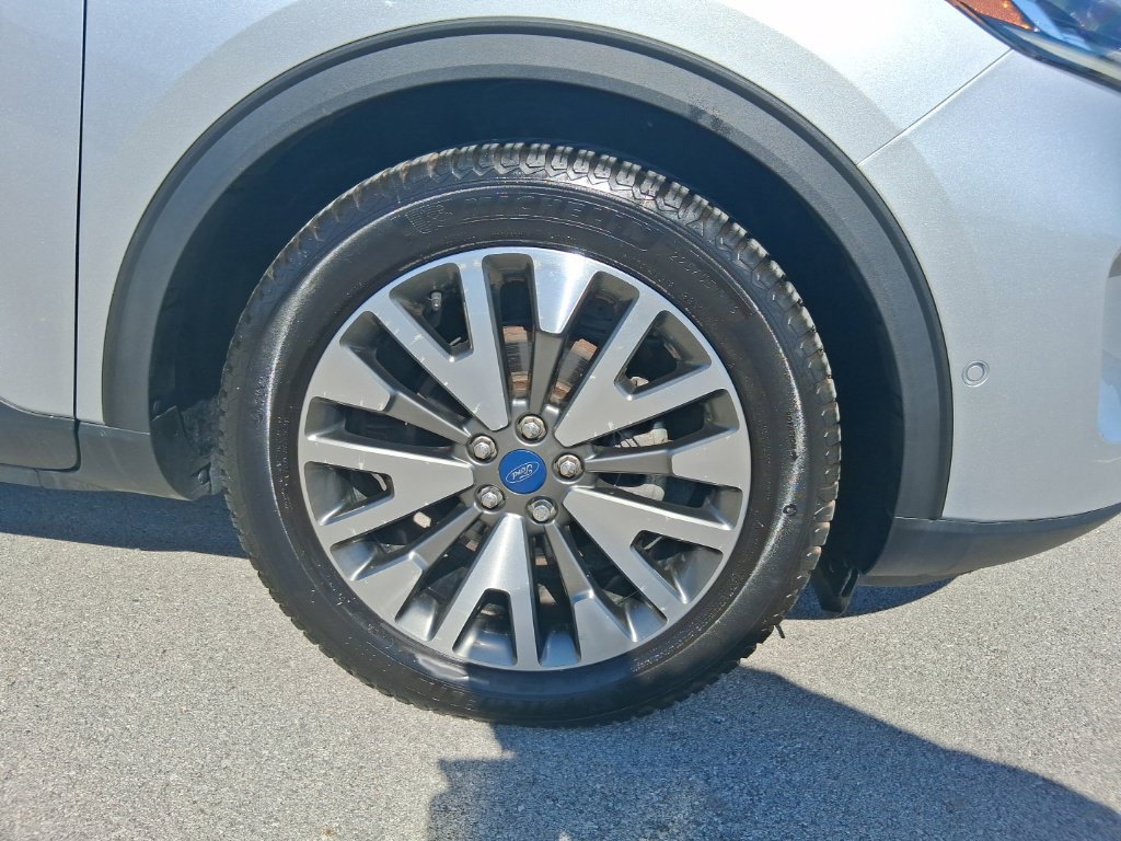 Used 2020 Ford Escape Titanium FWD image 17