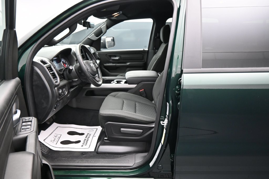 Used 2027 RAM 1500 Express AWD/4WD image 10