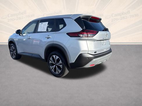 Used 2023 Nissan Rogue SV image 3