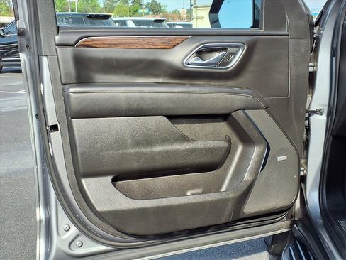 Used 2022 Chevrolet Suburban Premier image 4