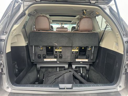 Used 2017 Toyota Sienna Limited AWD/4WD image 23