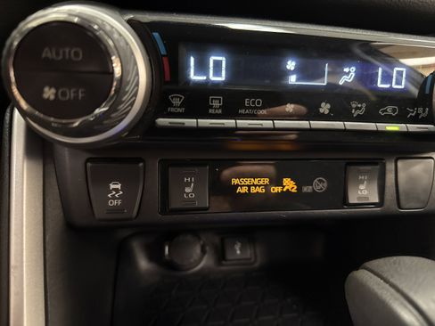 Used 2022 Toyota RAV4 XLE w/ XLE Grade Weather Package image 34