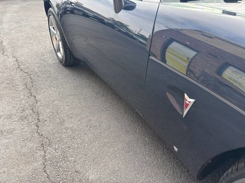 Used 2006 Pontiac Solstice Convertible w/ Premium Package RWD image 12