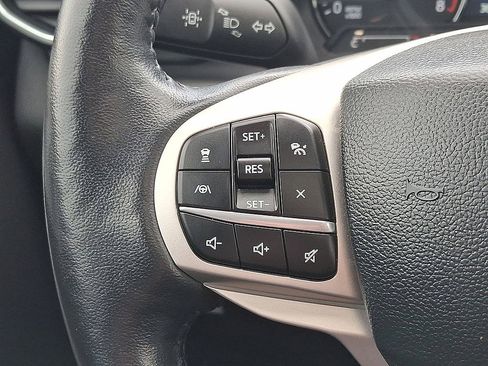 Certified 2022 Ford Explorer XLT w/ Equipment Group 202A AWD/4WD image 17