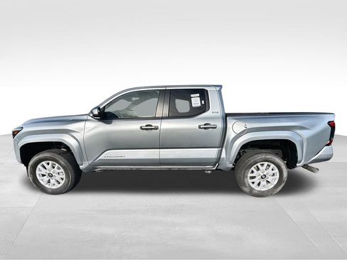 Used 2024 Toyota Tacoma SR5 AWD/4WD image 3