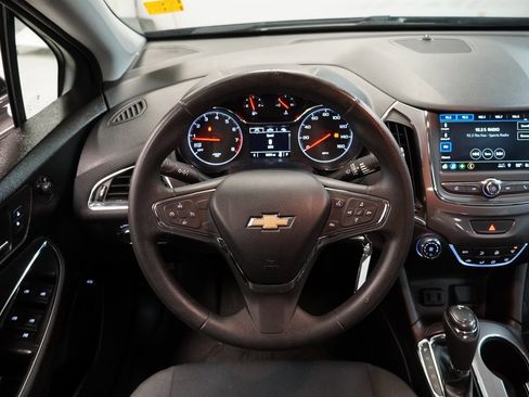 Used 2019 Chevrolet Cruze LT image 10
