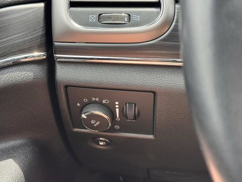 Used 2021 Jeep Grand Cherokee Limited AWD/4WD image 9