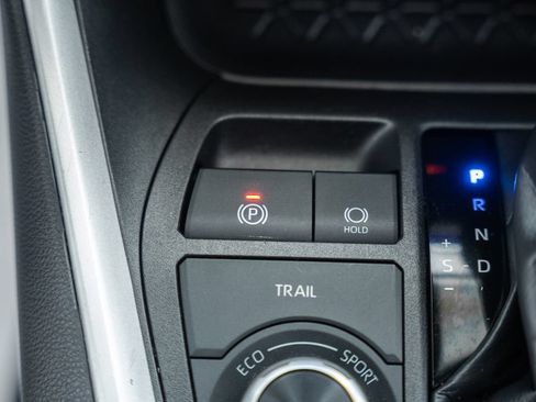 Certified 2025 Toyota RAV4 LE AWD/4WD image 27
