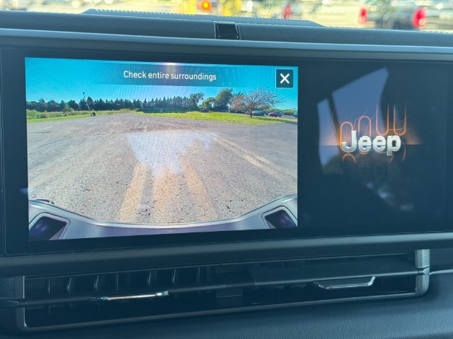 Certified 2025 Jeep Gladiator Mojave AWD/4WD image 32