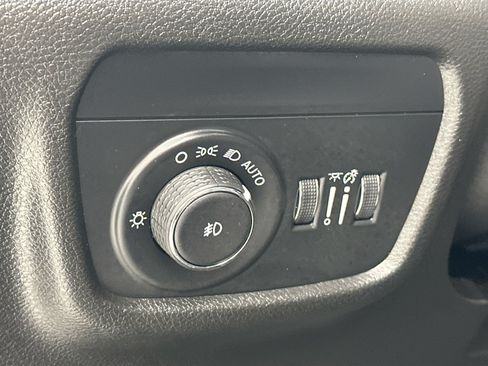 Used 2023 Jeep Grand Cherokee Limited RWD image 10