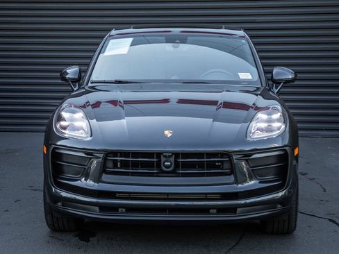 Certified 2025 Porsche Macan image 7