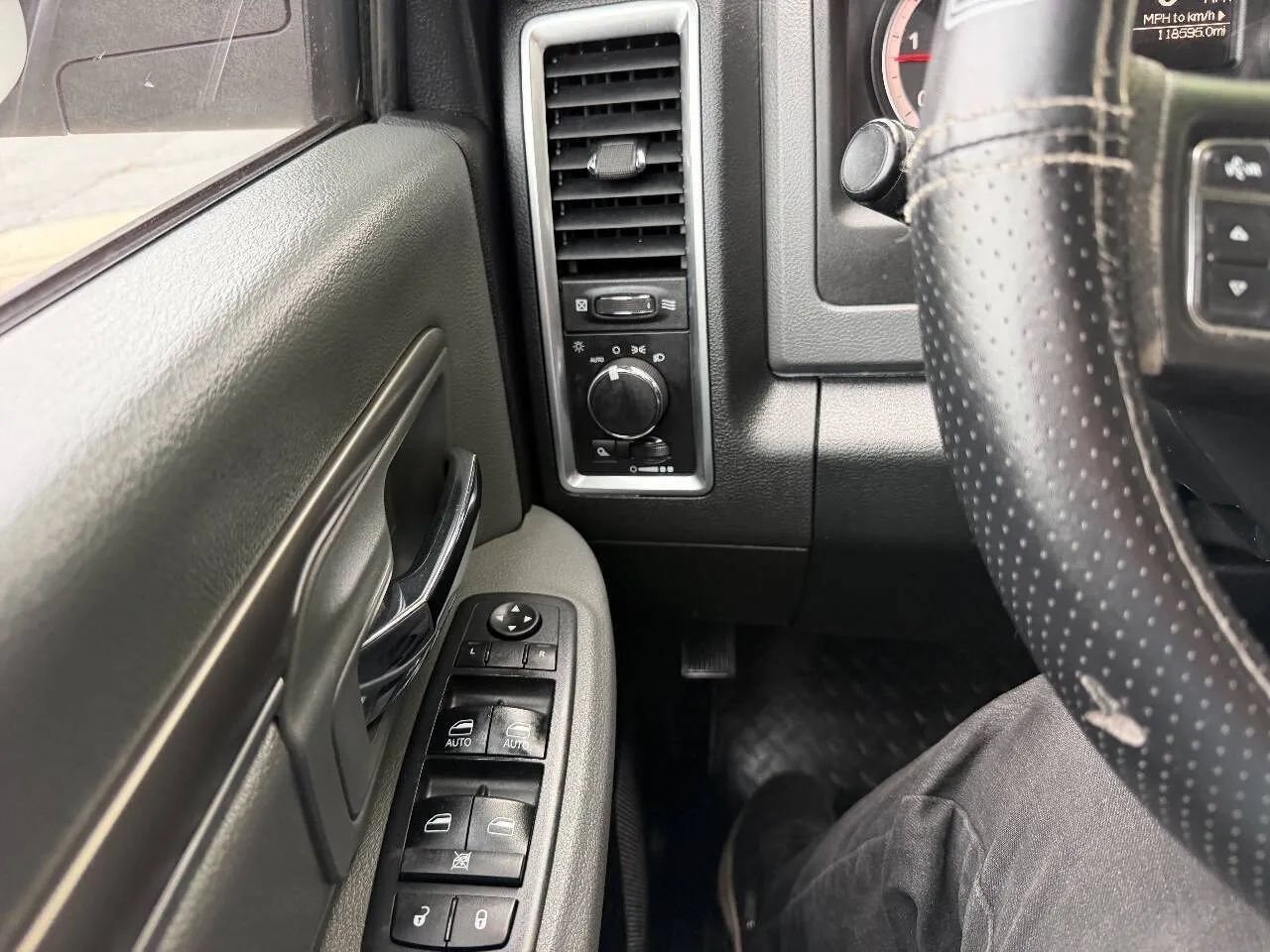 Used 2018 RAM 2500 SLT AWD/4WD image 28