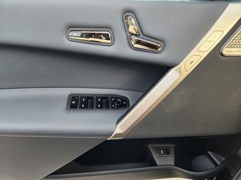 Used 2023 BMW iX M60 image 23