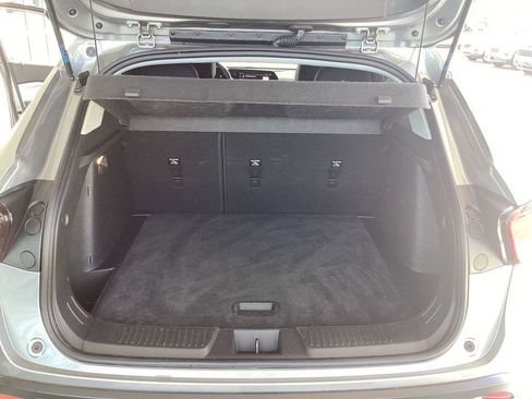 Used 2025 Chevrolet Trax LT FWD image 19