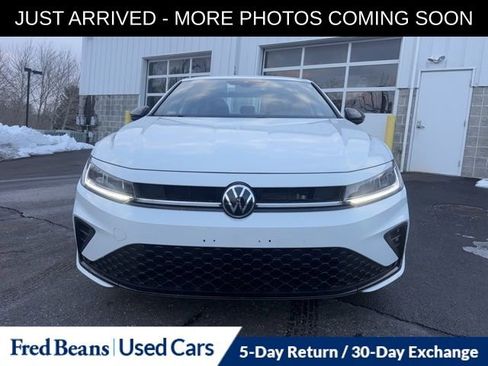 Used 2025 Volkswagen Jetta Sport image 2