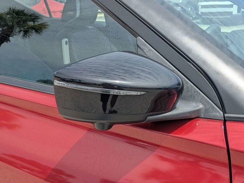 Used 2020 Nissan Kicks SR w/ SR Premium Package FWD image 10