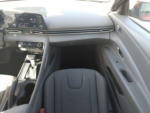 Used 2023 Hyundai Elantra SEL FWD image 16