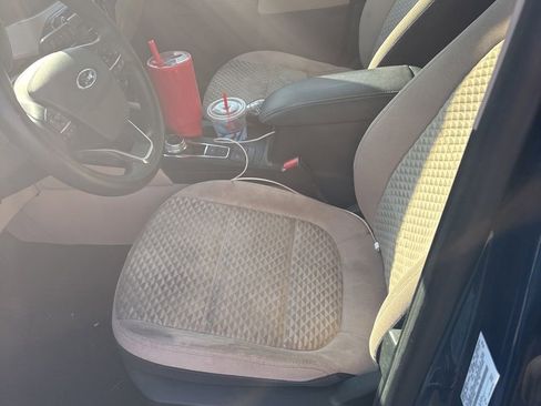 Used 2020 Ford Escape SE image 3