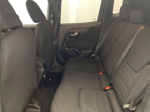 Used 2020 Jeep Renegade Latitude FWD image 18