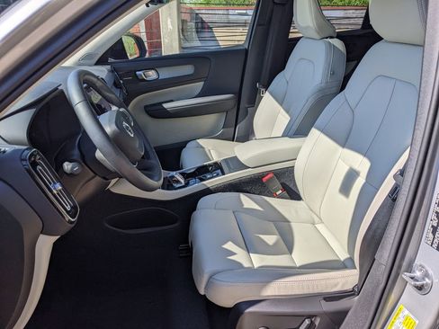 Certified 2024 Volvo XC40 B5 Ultimate w/ Climate Package AWD/4WD image 11