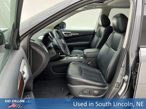 Used 2016 Nissan Pathfinder Platinum image 17