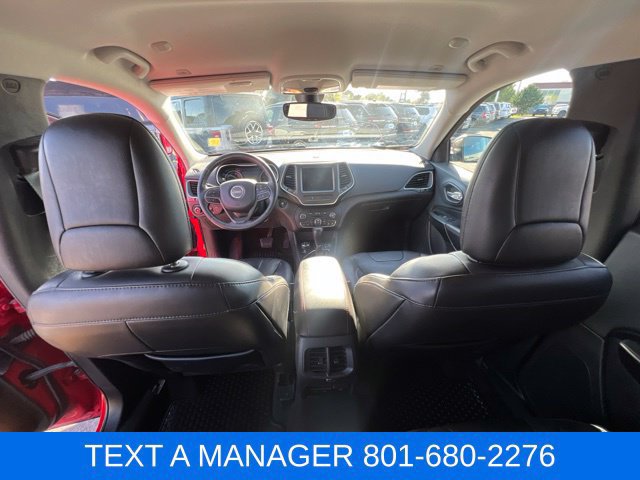 Used 2019 Jeep Cherokee Trailhawk AWD/4WD image 30