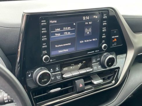 Used 2021 Toyota Highlander XLE AWD/4WD image 19