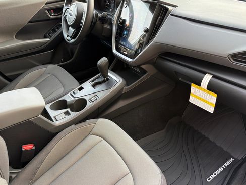 Used 2025 Subaru Crosstrek 2.0i Premium image 16