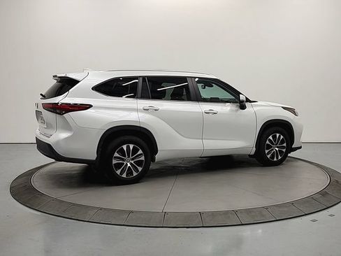 Used 2023 Toyota Highlander XLE FWD image 8