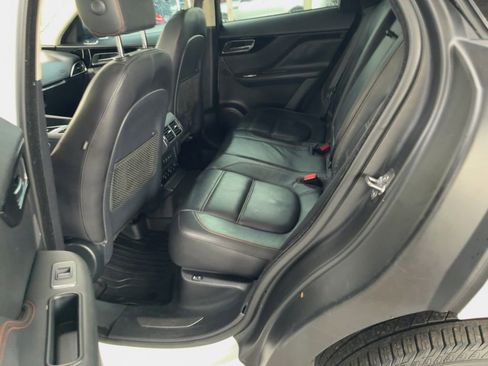 Used 2020 Jaguar F-PACE Prestige image 6