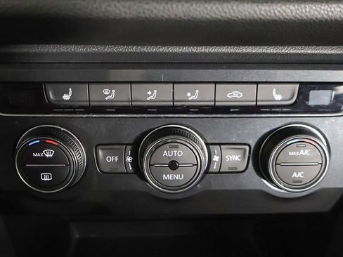 Used 2018 Volkswagen Tiguan SEL image 42