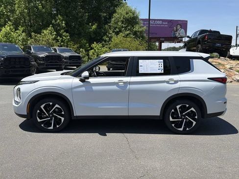 Used 2024 Mitsubishi Outlander AWD image 10