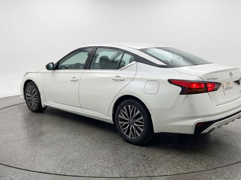 Used 2025 Nissan Altima 2.5 SV image 6