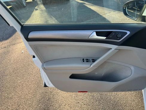 Used 2017 Volkswagen Golf S image 15