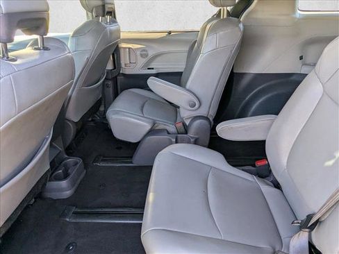 Used 2021 Toyota Sienna XLE image 19