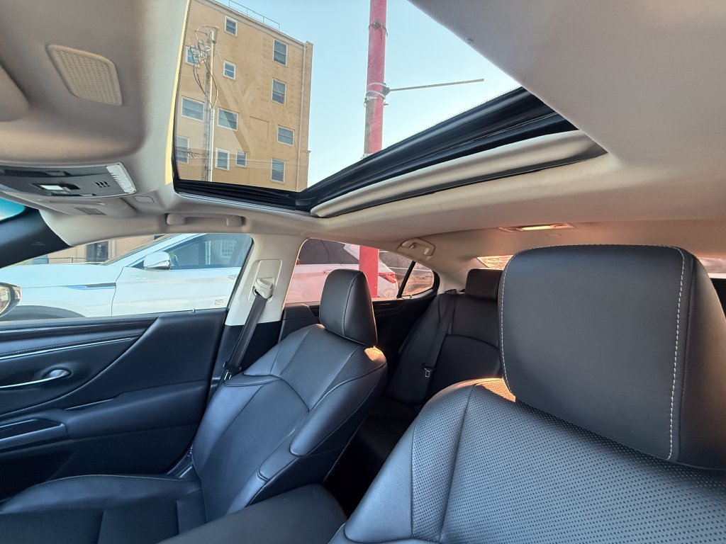 Used 2020 Lexus ES 350 w/ Premium Package FWD image 13
