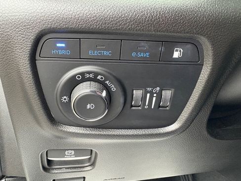 Used 2022 Jeep Grand Cherokee Summit w/ Luxury Tech Group V image 28