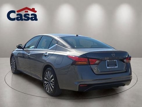 Used 2025 Nissan Altima 2.5 SV FWD image 2