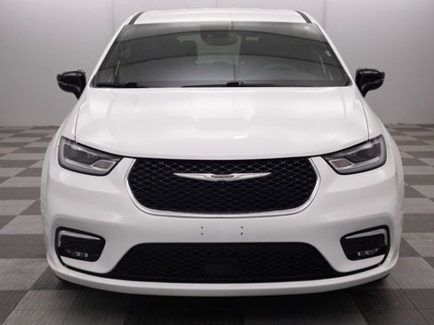 Used 2025 Chrysler Pacifica Select FWD image 5