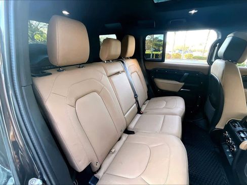 Used 2025 Land Rover Defender 110 X-Dynamic SE image 19