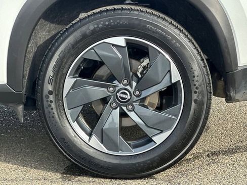 Used 2024 Nissan Rogue SV image 31