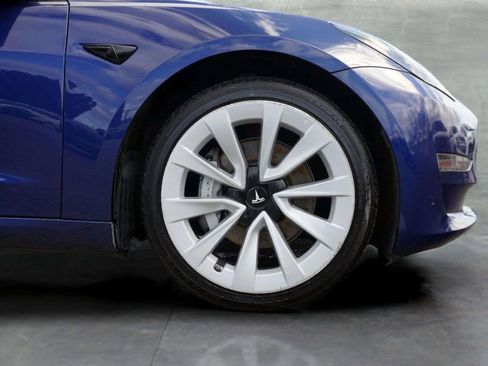 Used 2022 Tesla Model 3 Long Range AWD/4WD image 9