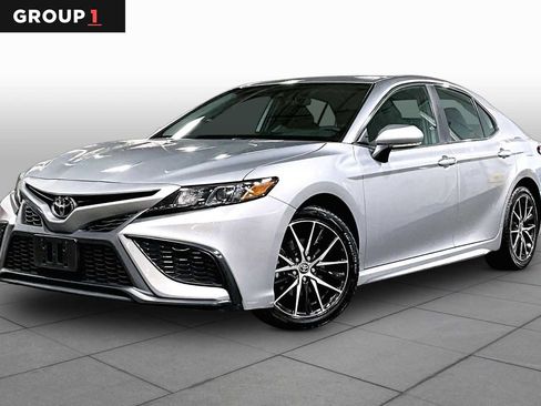 Used 2024 Toyota Camry SE FWD image 1