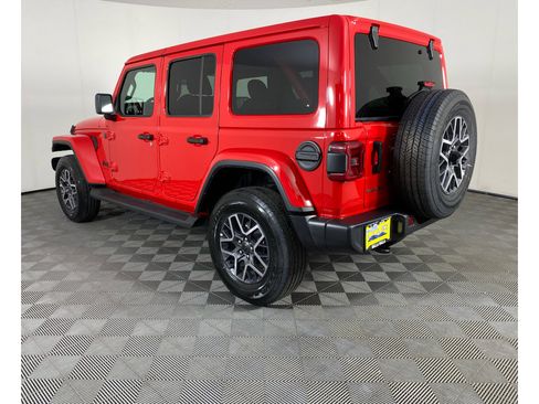 Used 2026 Jeep Wrangler Unlimited Sahara AWD/4WD image 5