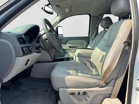 Used 2011 Chevrolet Silverado 2500 LTZ w/ LTZ Plus Package AWD/4WD image 10
