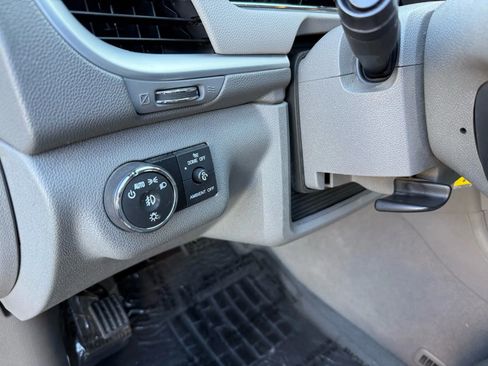 Used 2017 Chevrolet Traverse LT w/ Style and Technology Package image 10