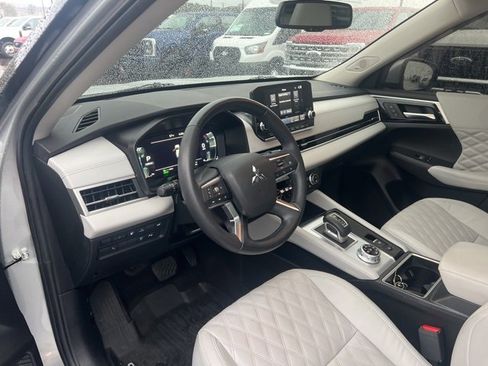 Used 2023 Mitsubishi Outlander SEL image 6